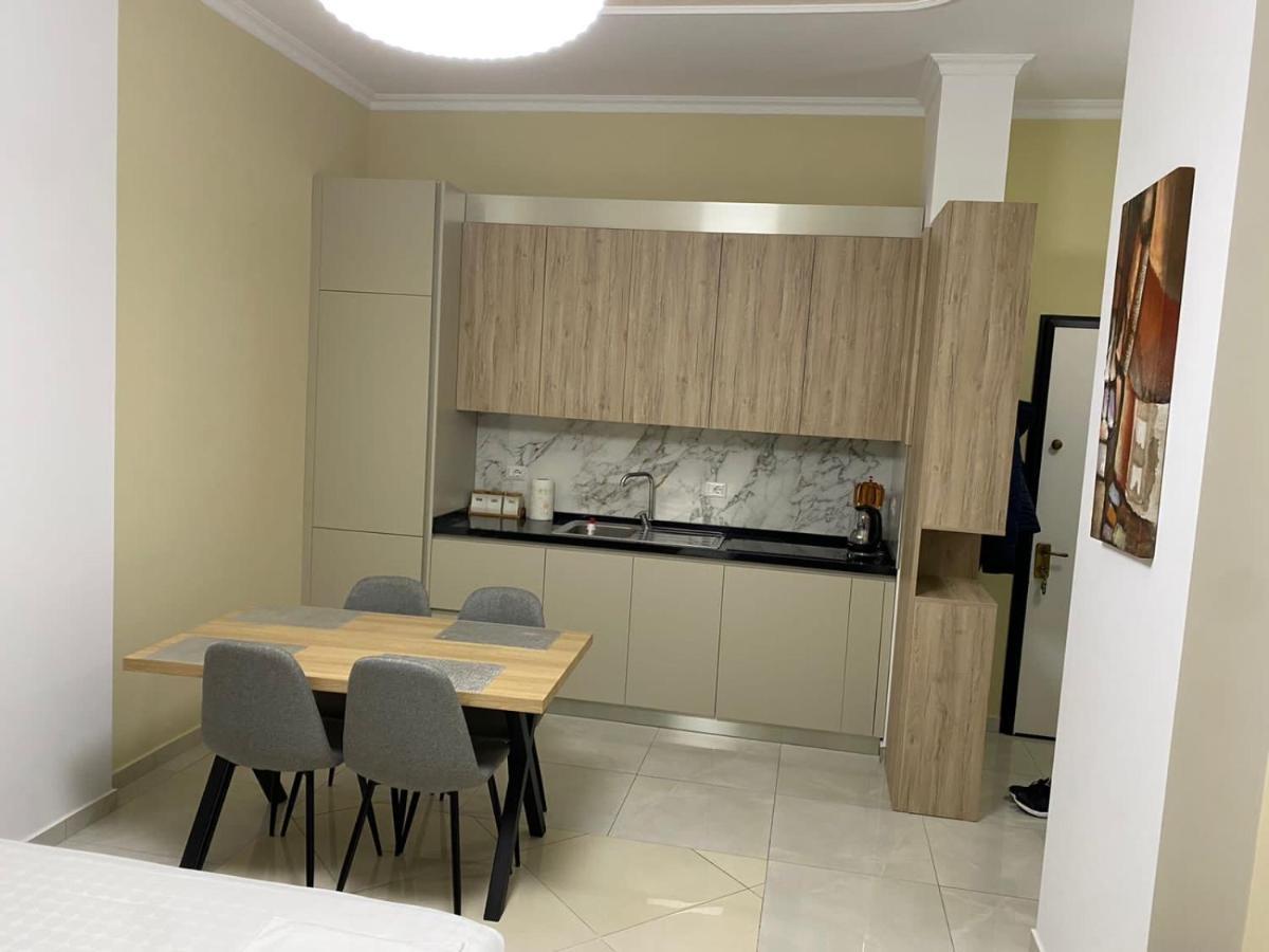 Kevin'S Lungomare Apartment Vlorë Eksteriør bilde