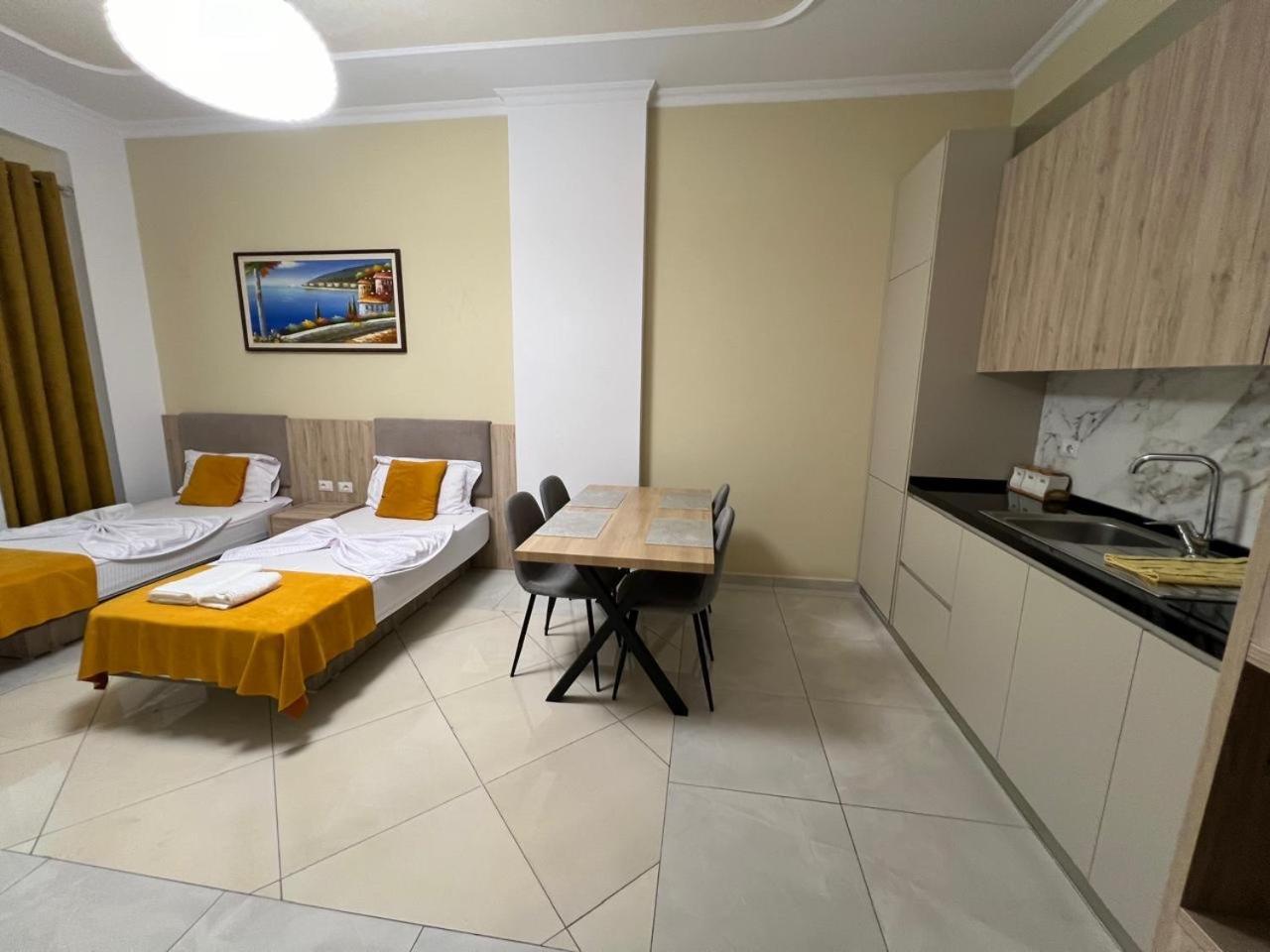 Kevin'S Lungomare Apartment Vlorë Eksteriør bilde